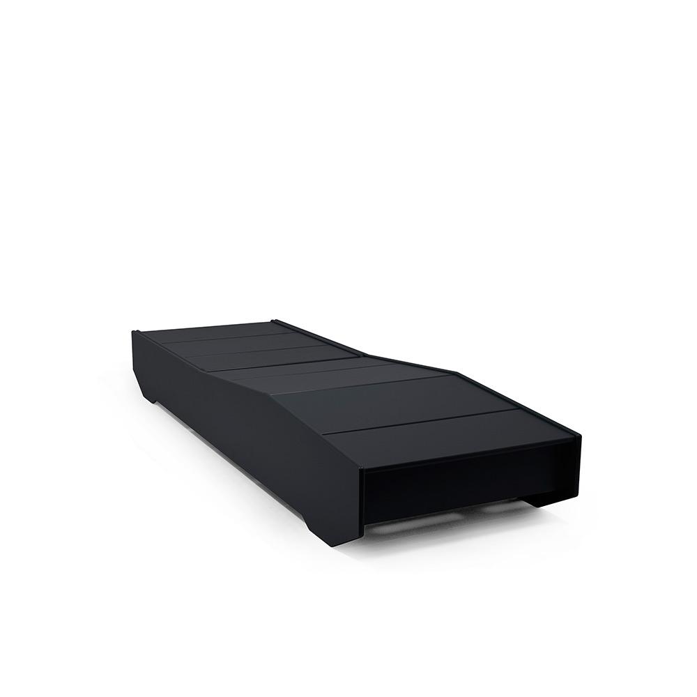 outdoor chaise lounge